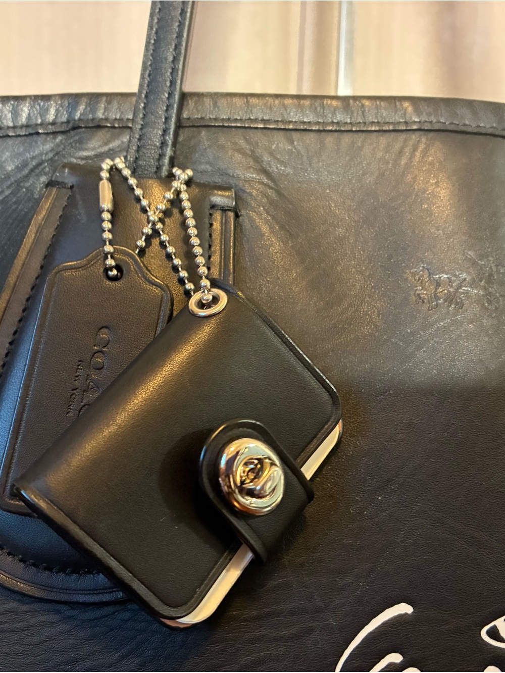 Coach x Peanuts Snoopy Limited Edition Leather Taxi Tote - Picture 4 of 12